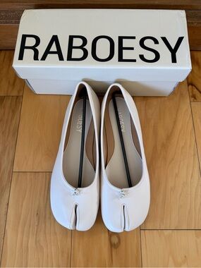 RABOESY Tabi Ballet Flats ,Split-Toe, size 40 ( US10) Women's NWT
